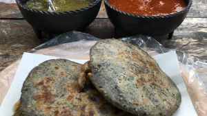 Descubre qué son las gorditas de maíz quebrado, uno de los platillos más tradicionales de Querétaro. Conoce su historia, cómo se preparan y dónde probar esta delicia de la gastronomía queretana.