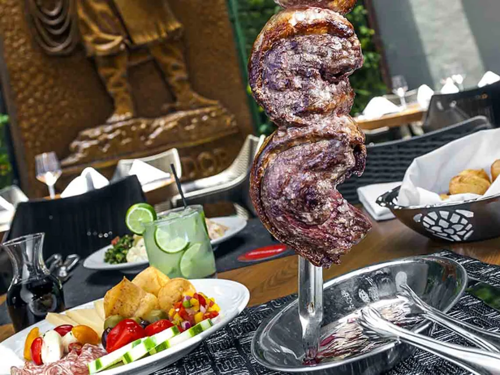 ¿Buscas dónde celebrar el Día del Padre en CDMX? Descubre 4 restaurantes especializados en cortes finos y carnes premium ideales para consentir a papá con una experiencia gastronómica inolvidable. ¿Ya sabes a dónde llevar a tu papá?