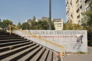 En Tlatelolco, las ruinas mexicas, la herencia virreinal y la modernidad conviven en un mismo espacio cargado de memoria./Foto:Wikimedia Commons