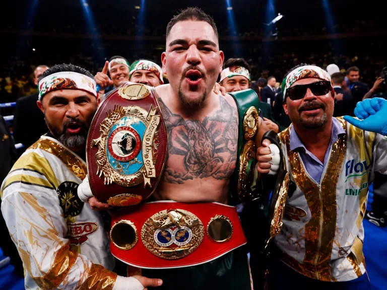 ¿Quién es el único campeón mexicano de peso pesado? Descubre la historia de Andy Ruiz, su hazaña ante Joshua y las razones de su declive en el boxeo.