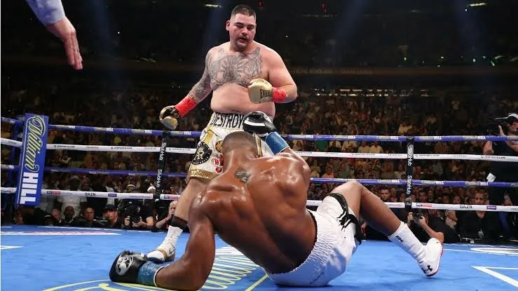 ¿Quién es el único campeón mexicano de peso pesado? Descubre la historia de Andy Ruiz, su hazaña ante Joshua y las razones de su declive en el boxeo.