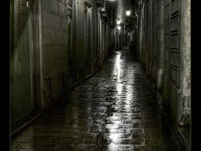 Descubre la historia del Callejón del Muerto en la ciudad de Oaxaca, una de las leyendas más famosas del estado. Conoce su origen, el contexto histórico y qué hay de verdad detrás de este enigmático lugar.