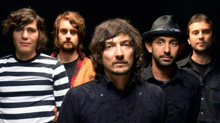 Descubre quién es Zoé, cómo nació la banda, quiénes son sus integrantes, cuáles son sus discos más importantes y por qué se convirtió en uno de los grupos más influyentes del rock mexicano.