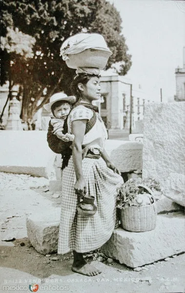Descubre la historia del rebozo mexicano, su origen, evolución y el significado cultural de una de las prendas más emblemáticas de México que ha acompañado a generaciones durante siglos.