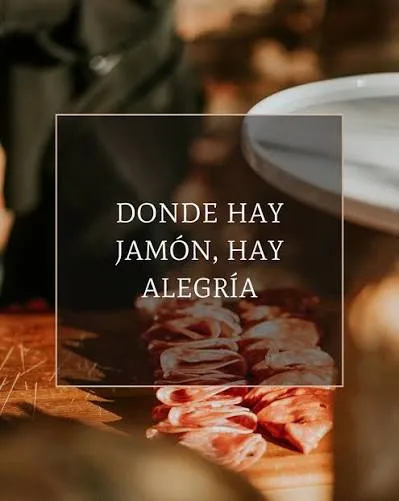 Descubre qué significa “hacerla de jamón”, una de las expresiones más populares de México. Conoce su origen, historia, uso cotidiano y por qué sigue vigente en la cultura mexicana.