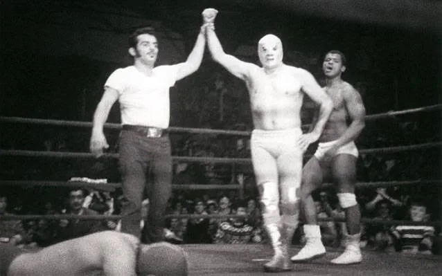 ¿Quién fue el hombre detrás del Enmascarado de Plata? Descubre la historia real de Rodolfo Guzmán Huerta, los secretos de su máscara y la verdad sobre el día que reveló su rostro en televisión.