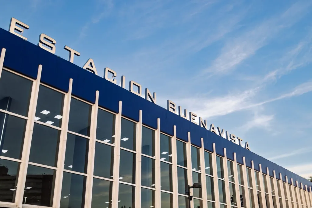 Descubre por qué la colonia Buenavista fue uno de los puntos más importantes del Porfiriato, cómo llegaron los ferrocarriles a la Ciudad de México y cuál es el legado que aún conserva este histórico barrio capitalino.