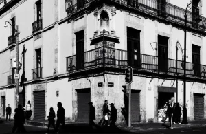 Descubre la historia de la Casa de los Ahorcados en la Ciudad de México, una de las leyendas más famosas del Centro Histórico. Conoce su origen, el contexto histórico y qué hay de verdad detrás de este enigmático lugar.