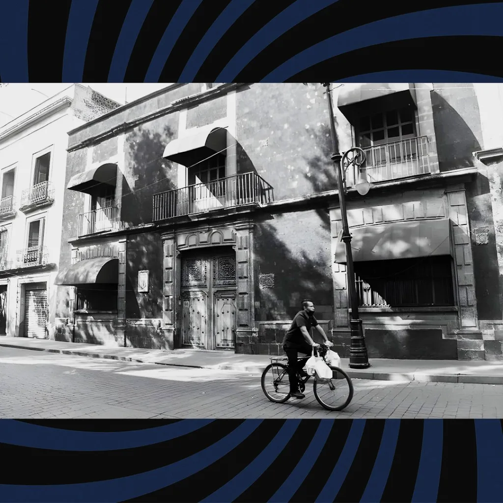 Descubre la historia de la Casa de los Ahorcados en la Ciudad de México, una de las leyendas más famosas del Centro Histórico. Conoce su origen, el contexto histórico y qué hay de verdad detrás de este enigmático lugar.