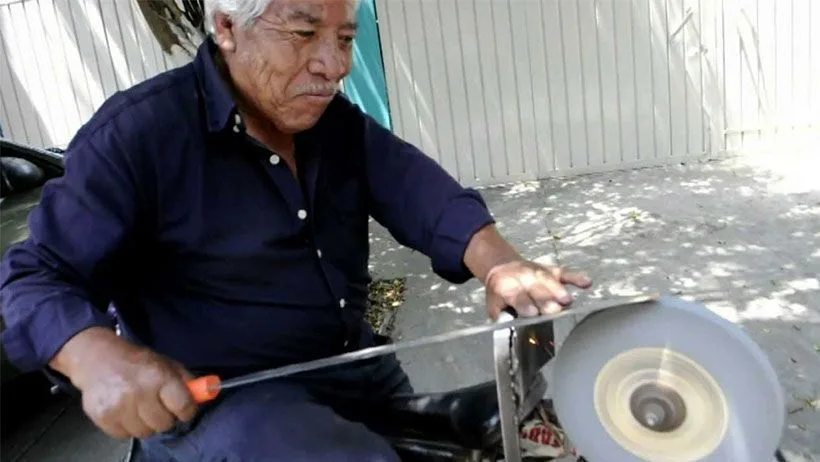 Descubre cuáles son los oficios desaparecidos en México y cómo la tecnología transformó profesiones. Conoce su historia y legado. ¿Tus familiares se dedicaban a esto?