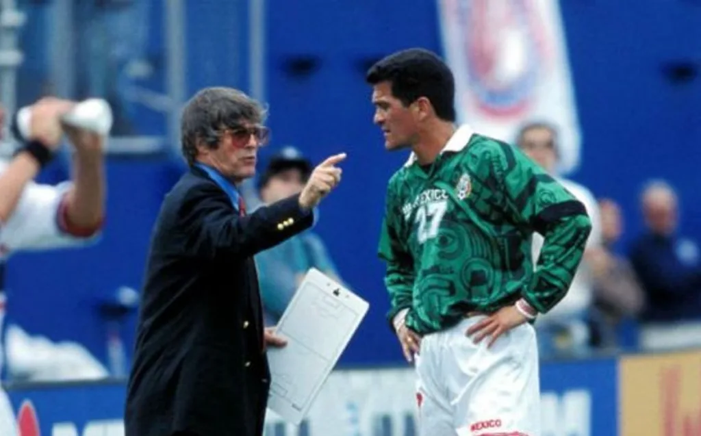Descubre por qué Bora Milutinović aceptó dirigir a la Selección Mexicana rumbo al Mundial de 1986, cómo llegó al banquillo del Tricolor y por qué su legado sigue siendo uno de los más importantes en la historia del fútbol de nuestro país.