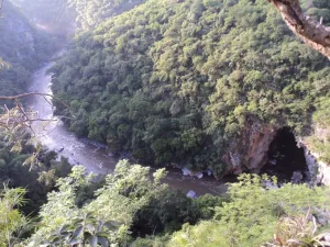 Consideradas entre las cuevas más impresionantes de América, las Grutas de Cacahuamilpa revelan un paisaje mineral de dimensiones monumentales en el corazón de Guerrero/Foto: Semarnat