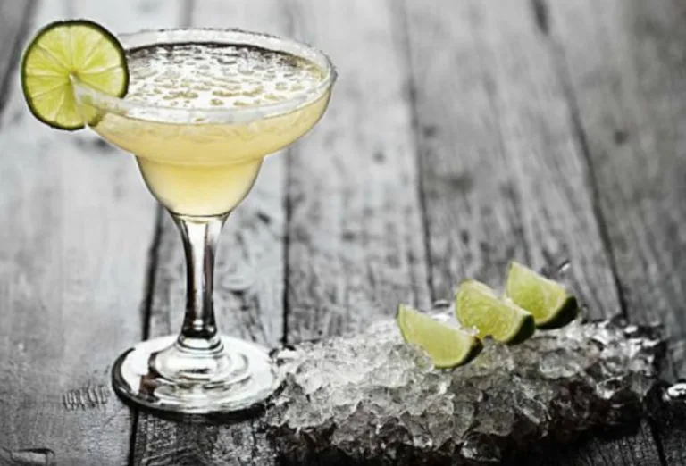 ¿Dónde se inventó la Margarita? La disputa histórica de Ensenada por el cóctel más famoso del mundo
