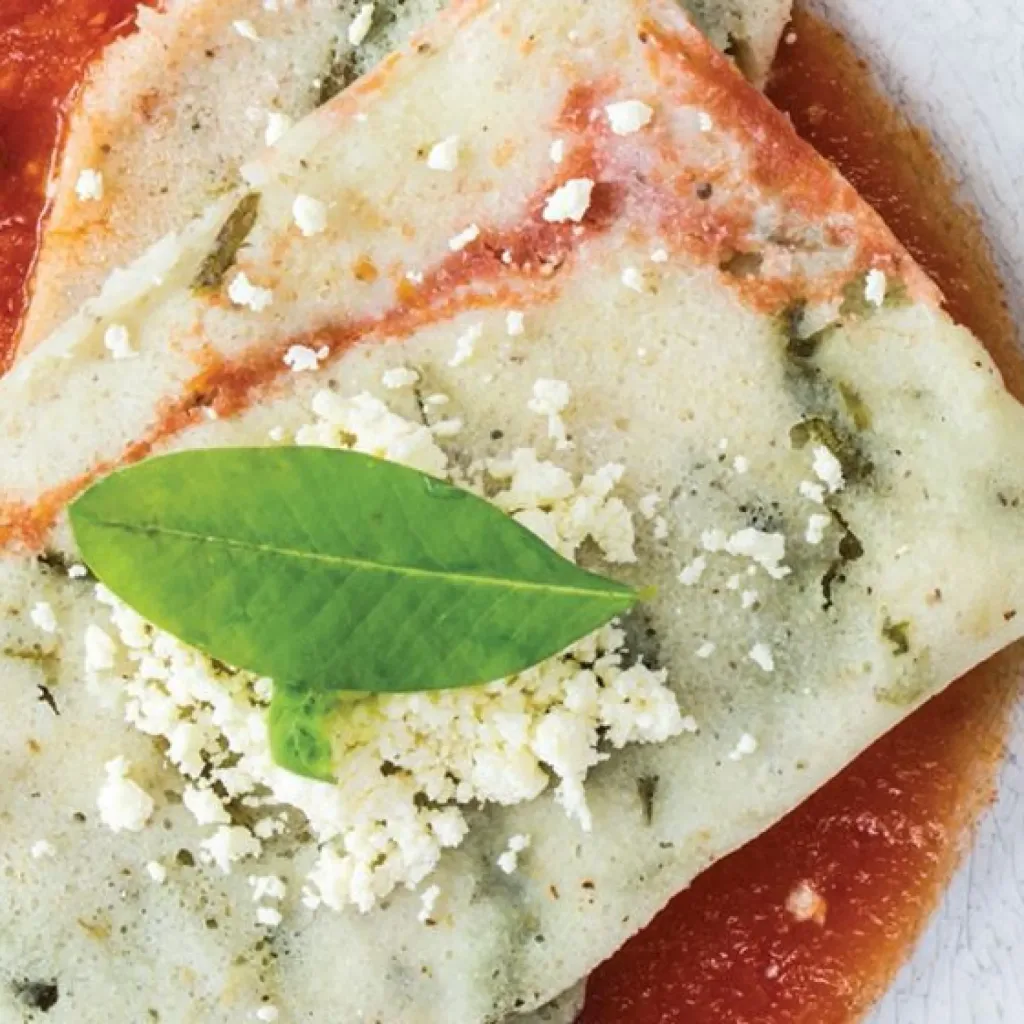 Descubre qué son los tamales de chipilín, su profundo origen prehispánico, sus propiedades nutricionales y la receta tradicional paso a paso para prepararlos en casa.
