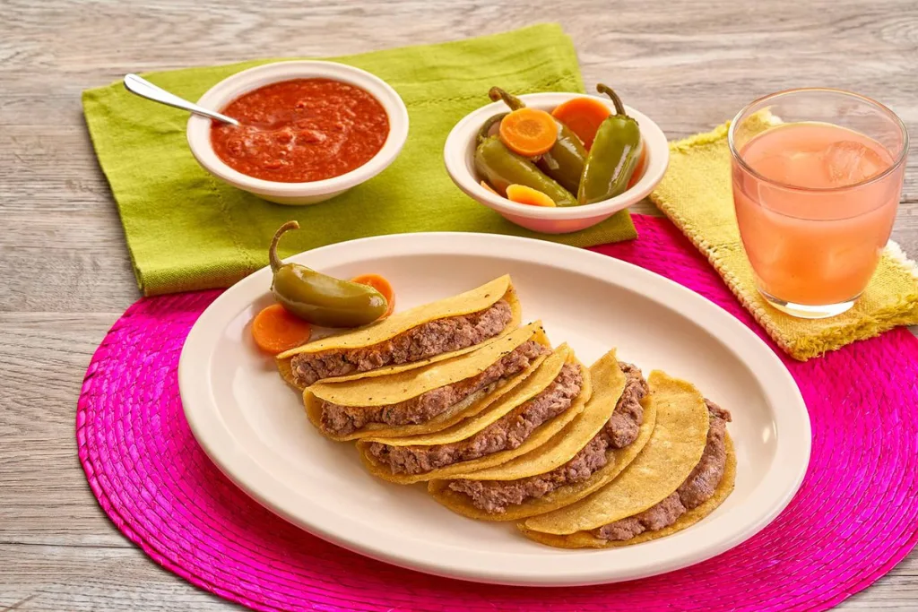 ¿Los tacos de frijol son un superalimento? Descubre qué dicen los científicos sobre este clásico de la cocina mexicana y por qué combina nutrición, tradición y sabor.