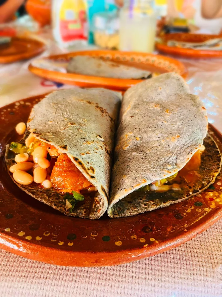 ¿Los tacos de frijol son un superalimento? Descubre qué dicen los científicos sobre este clásico de la cocina mexicana y por qué combina nutrición, tradición y sabor.