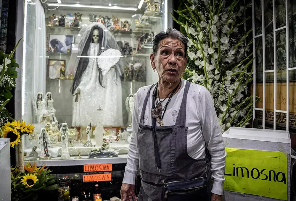 “Doña Queta”, creadora del altar de la "Santa Muerte" en Tepito, en la CDMX. 