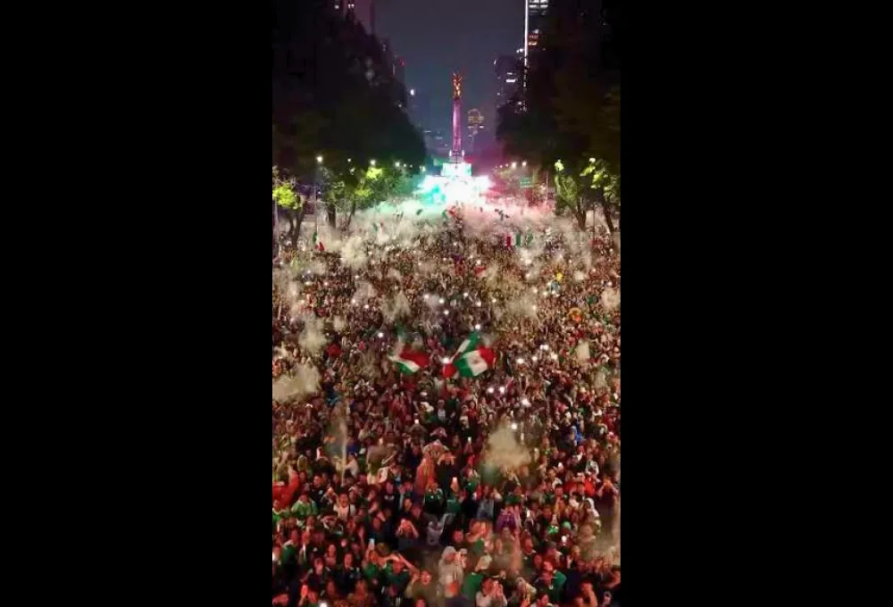 Festejos en el Ángel de la Independencia por triunfo de la Selección Mexicana, en mundial 2026.