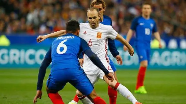 Descubre la historia de la rivalidad entre España y Francia, dos gigantes del fútbol europeo que han protagonizado partidos inolvidables en Mundiales, Eurocopas y la Nations League. Conoce cómo nació este duelo y por qué sigue emocionando a millones. Y tú ¿ a qué selección le vas?