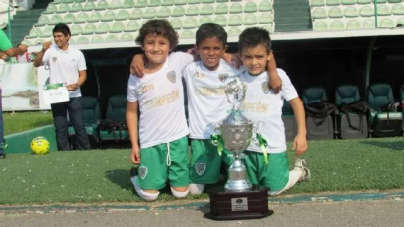 Descubre quién es Gilberto Mora, la joven promesa del fútbol mexicano. Conoce su historia, sus inicios en el fútbol, su explosión en la Liga MX, su papel con la Selección Mexicana y por qué muchos lo consideran el futuro del Tri