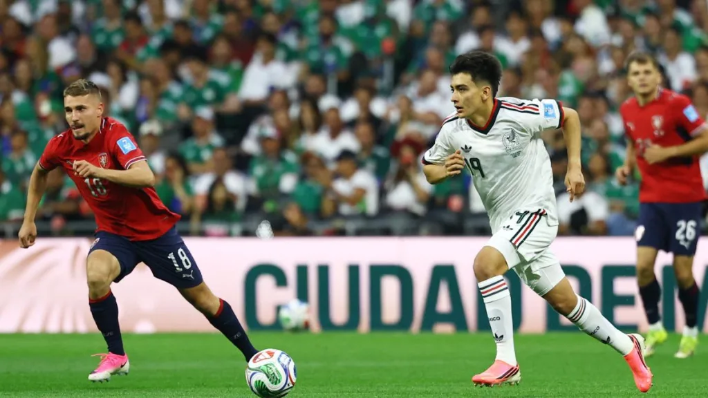 Descubre quién es Gilberto Mora, la joven promesa del fútbol mexicano. Conoce su historia, sus inicios en el fútbol, su explosión en la Liga MX, su papel con la Selección Mexicana y por qué muchos lo consideran el futuro del Tri
