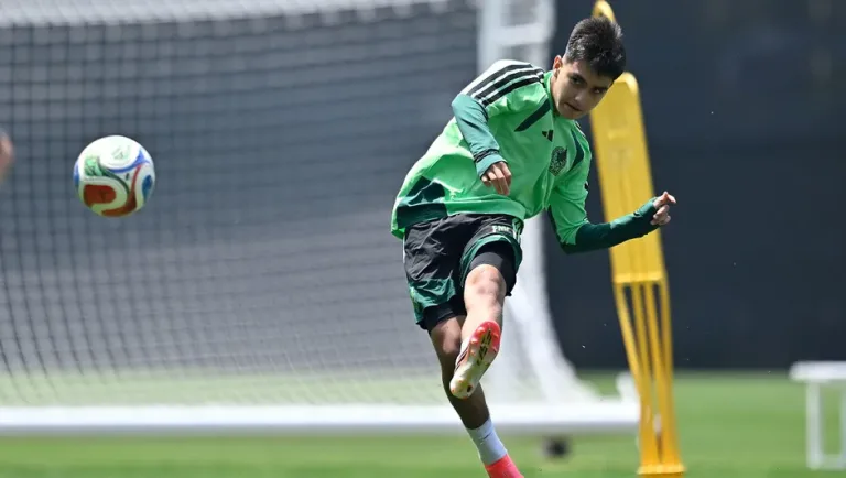 Descubre quién es Gilberto Mora, la joven promesa del fútbol mexicano. Conoce su historia, sus inicios en el fútbol, su explosión en la Liga MX, su papel con la Selección Mexicana y por qué muchos lo consideran el futuro del Tri