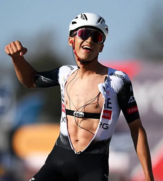 Conoce quién es Isaac del Toro, el ciclista mexicano que conquistó al mundo con su actuación en el Tour de Francia. Descubre su historia, trayectoria, logros y por qué es considerado una de las mayores promesas del ciclismo internacional.