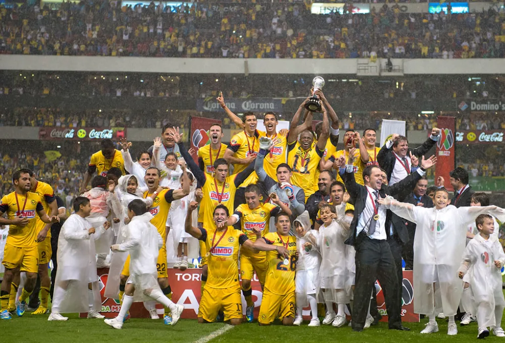 Descubre la historia, rivalidad y estadísticas del Clásico Nacional entre América y Chivas. ¿Quién es el más grande de la Liga MX?