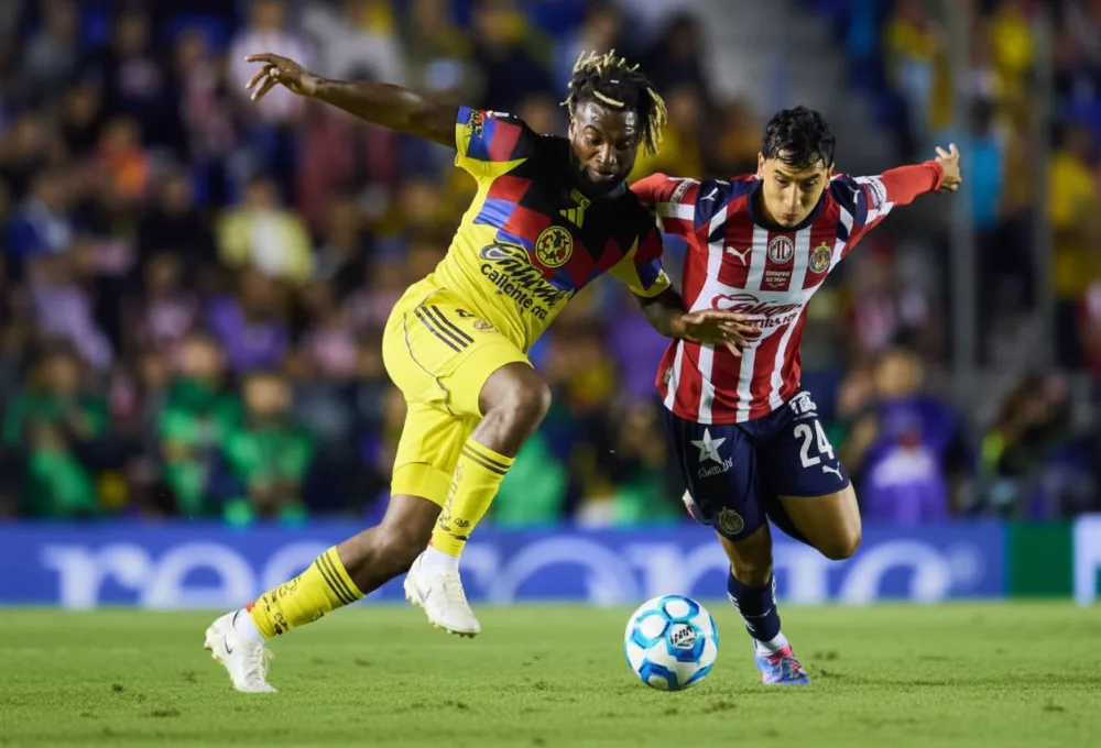 Descubre la historia, rivalidad y estadísticas del Clásico Nacional entre América y Chivas. ¿Quién es el más grande de la Liga MX?