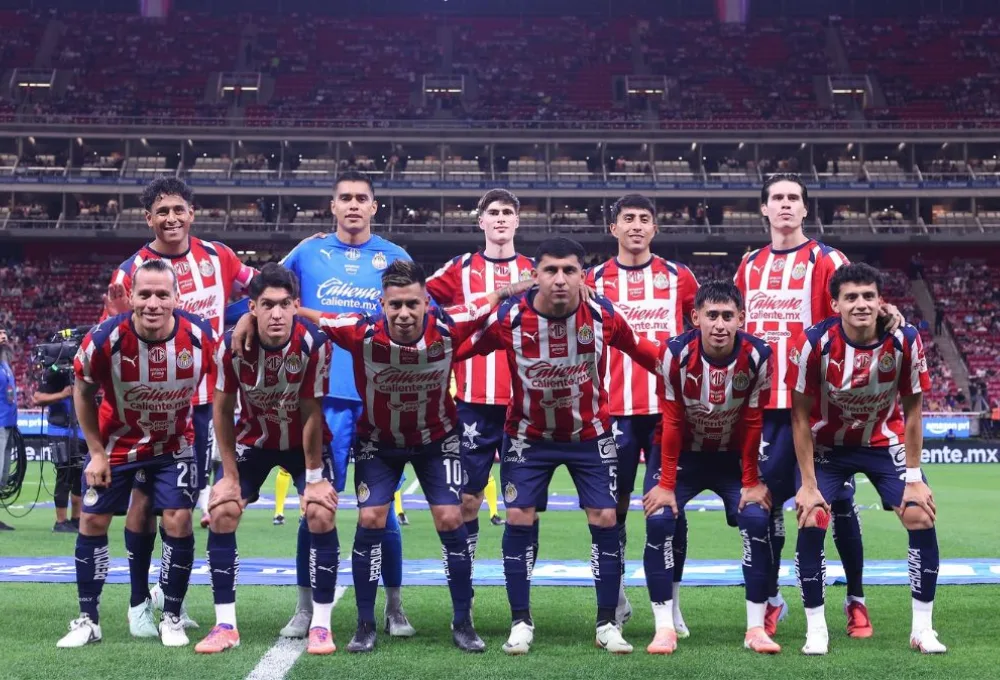 Descubre la historia, rivalidad y estadísticas del Clásico Nacional entre América y Chivas. ¿Quién es el más grande de la Liga MX?