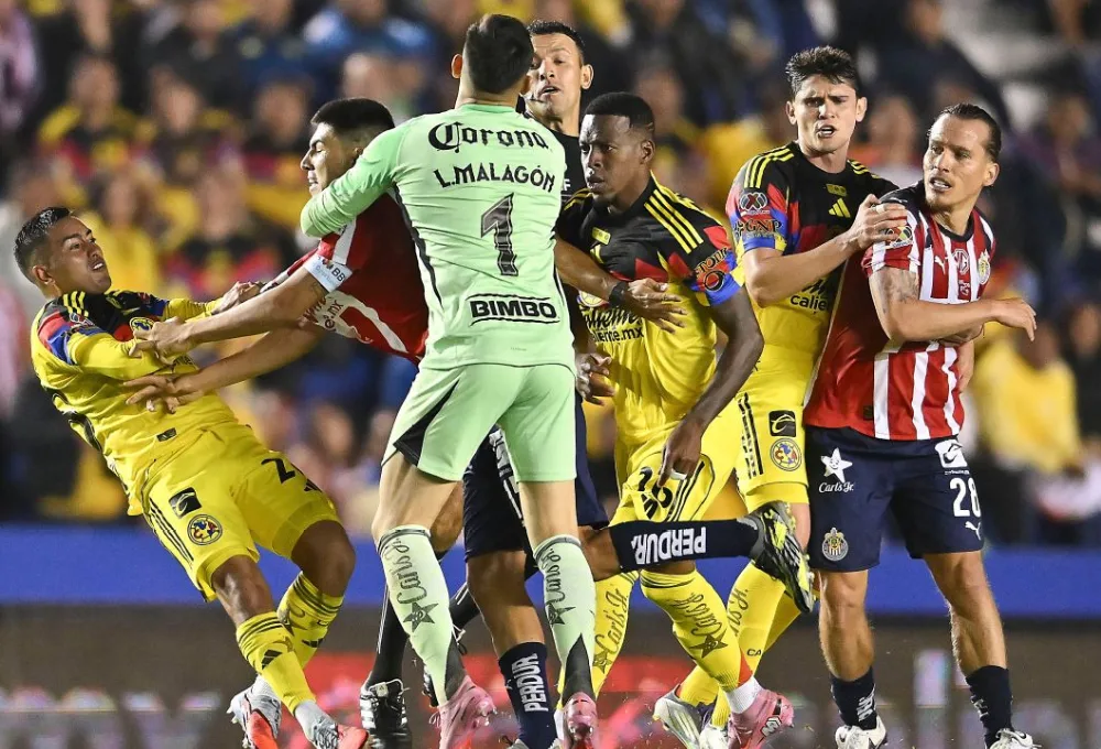 Descubre la historia, rivalidad y estadísticas del Clásico Nacional entre América y Chivas. ¿Quién es el más grande de la Liga MX?