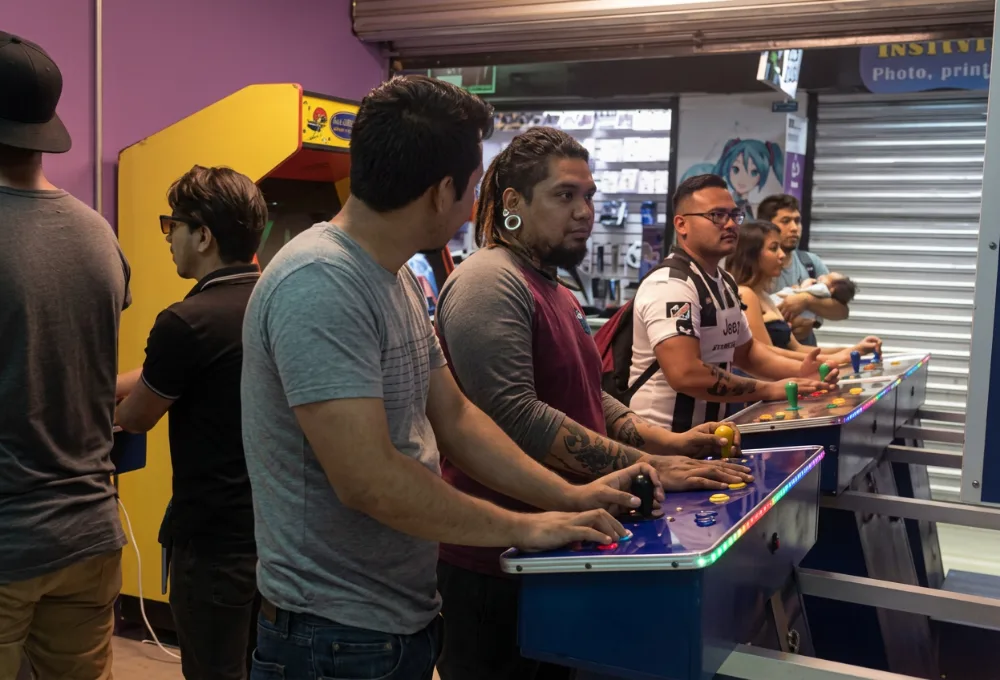 Descubre la historia de los e-sports, la evolución del gaming competitivo en México, sus máximos exponentes y si los videojuegos son considerados deporte oficial.