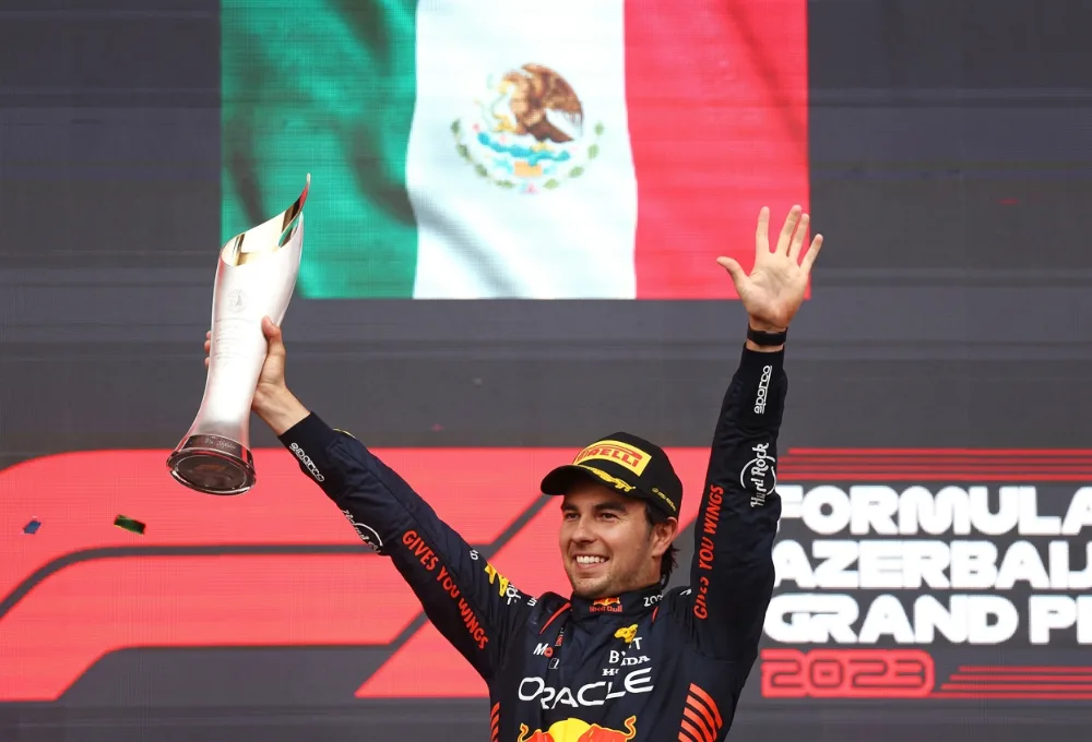 Descubre el panorama de Checo Pérez con Cadillac, horarios, favoritos y la historia del piloto mexicano en el circuito callejero de Bakú.