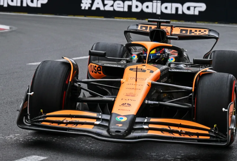 Descubre el panorama de Checo Pérez con Cadillac, horarios, favoritos y la historia del piloto mexicano en el circuito callejero de Bakú.