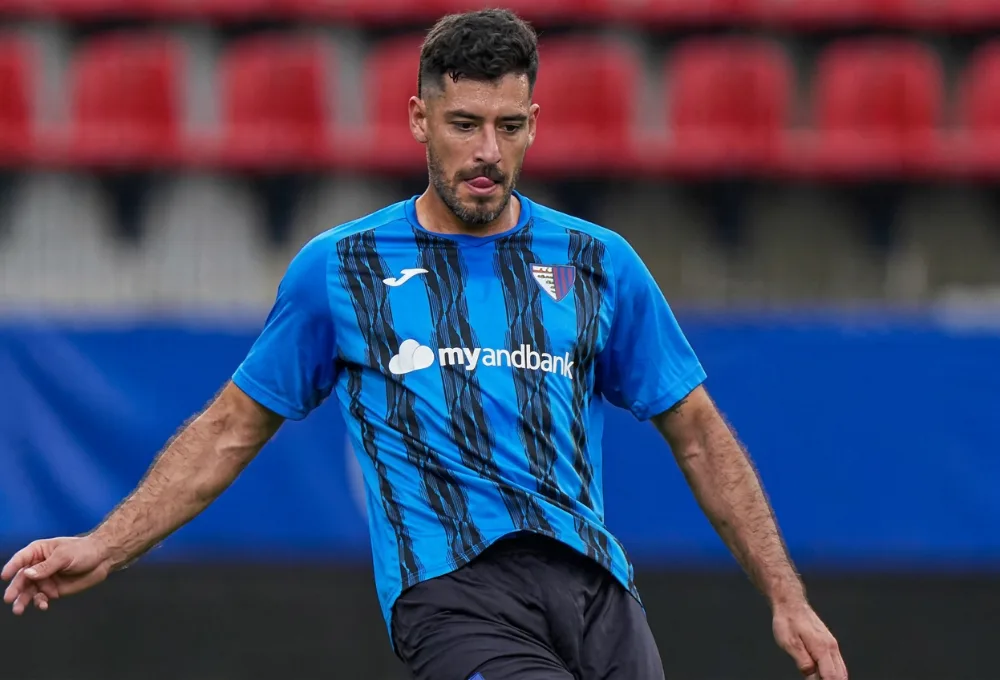 Conoce a los 7 futbolistas mexicanos que jugarán en la Champions League, Europa League y Conference League 2026-27. Descubre sus equipos y rivales.