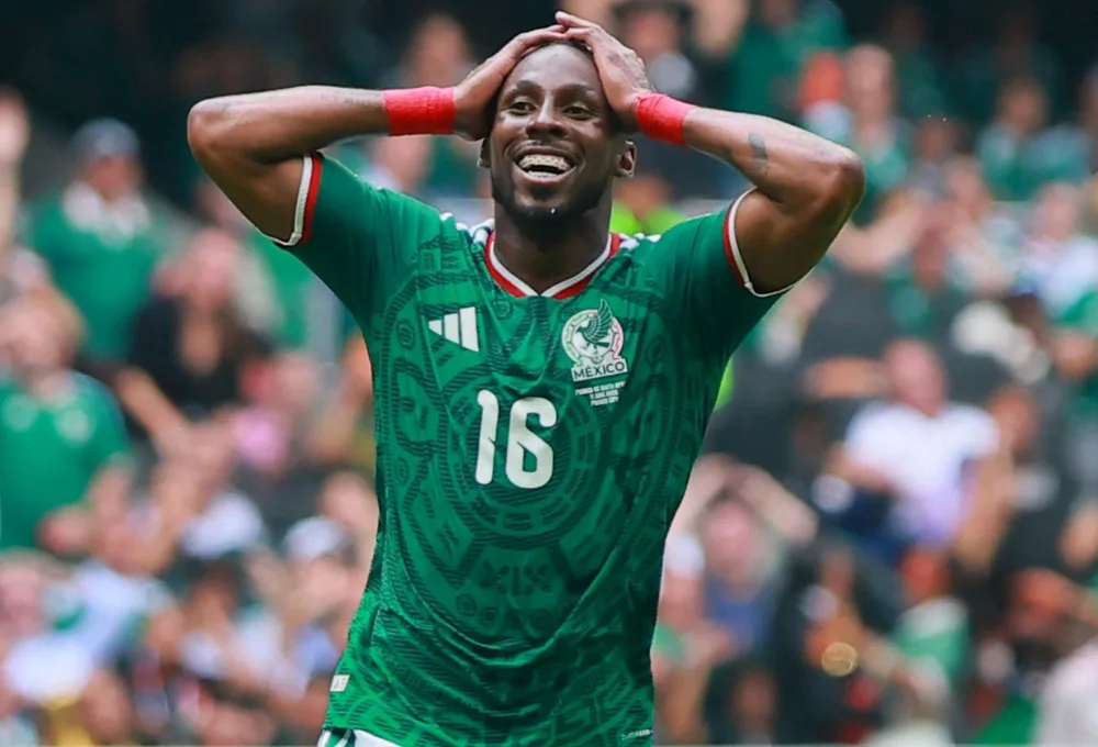 Conoce a los 7 futbolistas mexicanos que jugarán en la Champions League, Europa League y Conference League 2026-27. Descubre sus equipos y rivales.