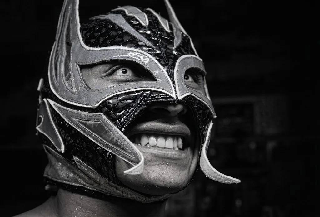 Conoce los 5 casos más trágicos de muertes de luchadores dentro y fuera del ring, sus historias, los fatales accidentes y el impacto en la seguridad.