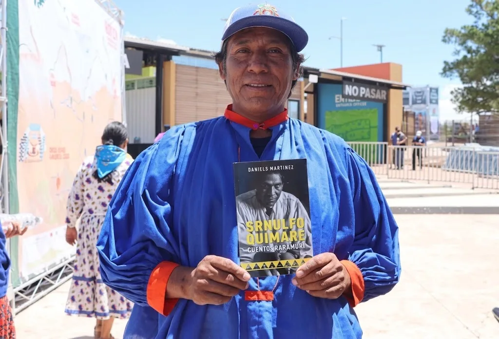 Descubre quiénes son los Rarámuris, los legendarios corredores de la Sierra Tarahumara. Conoce por qué son tan buenos para correr, su historia y cómo dominan los ultramaratones.