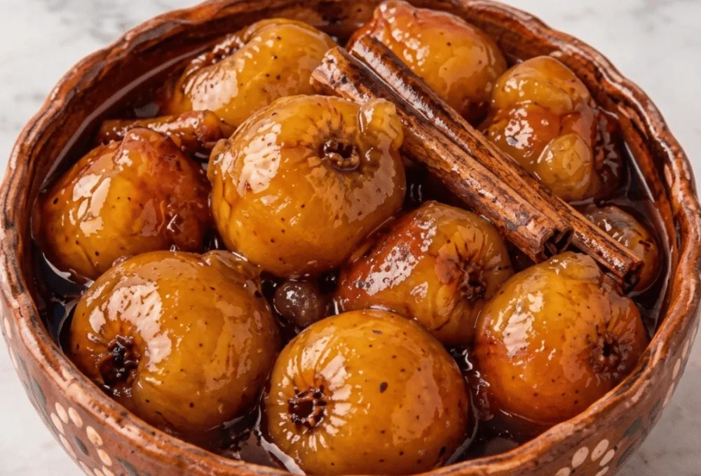 Dulce de tejocotes en almíbar de canela