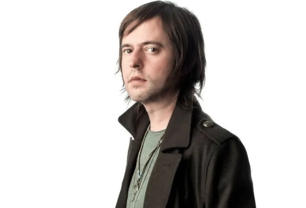 Chetes es un destacado cantante, músico, compositor y productor mexicano de rock alternativo y pop rock.