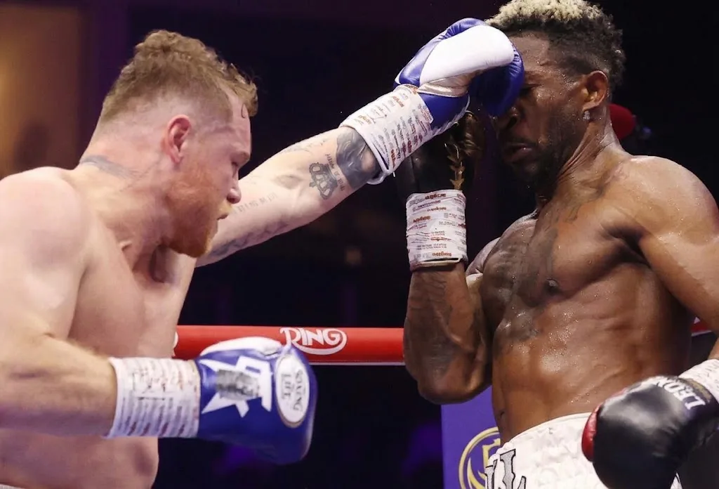 Descubre todos los detalles de "Mexico vs. The World" 2026 en Arabia Saudita: cartelera completa, peleas estelares de Canelo y Munguía, horarios y bolsa millonaria.