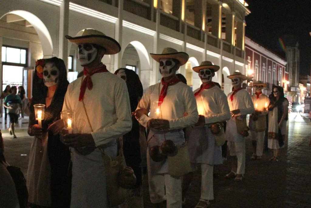 Descubre el Hanal Pixán, el S’ui K’en y el Xantolo. Se trata de tres celebraciones del Día de Muertos que conservan las tradiciones de los pueblos indígenas de México. ¿Ya fuiste a alguna?