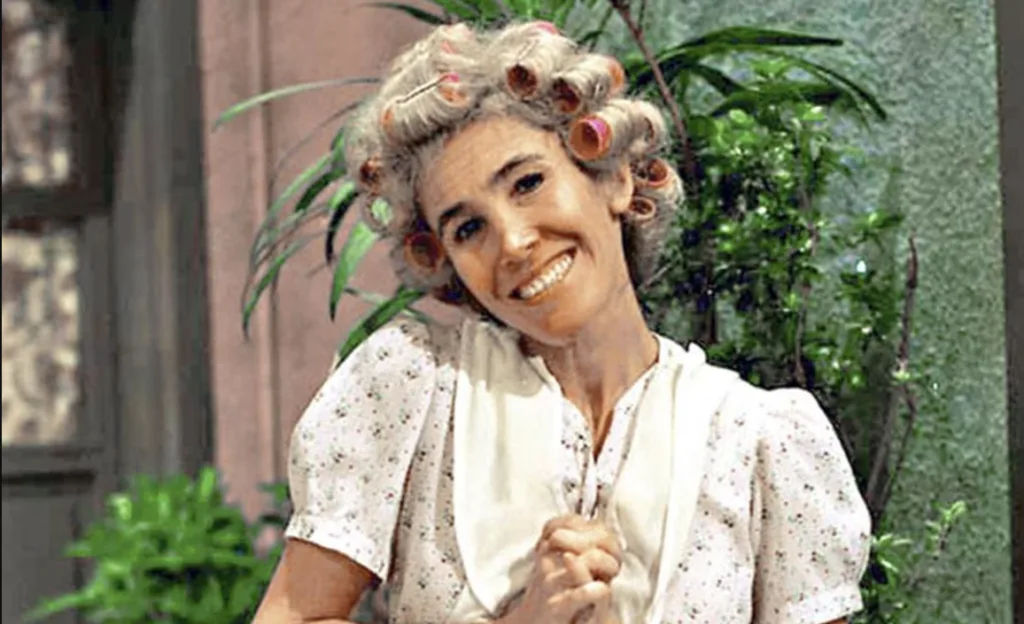 Descubre quién es Doña Florinda, uno de los personajes más recordados de El Chavo del 8. Conoce su historia, su personalidad, su relación con el Profesor Jirafales y por qué sigue siendo un ícono de la televisión mexicana.