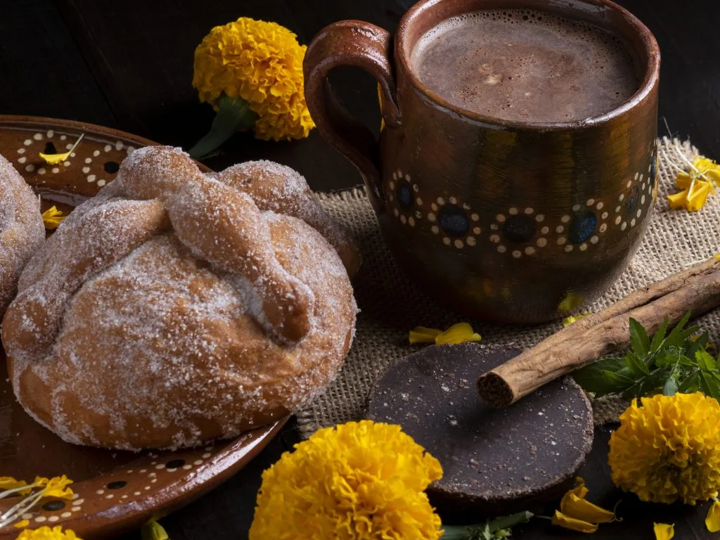 Disfruta el pan de muerto ilimitado por hora en CDMX. Conoce las seis sucursales dónde puedes aplicar esta promoción, qué incluye la promoción y sus horarios. ¿Te vas a lanzar?