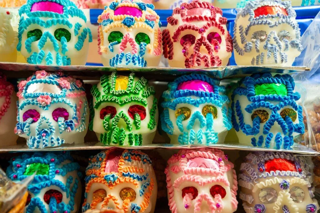 ¿Sabes por qué pedimos calaverita en México? Descubre su origen, qué relación tiene con el Día de Muertos y cómo cambió con el Halloween. ¿Lo hiciste alguna vez?