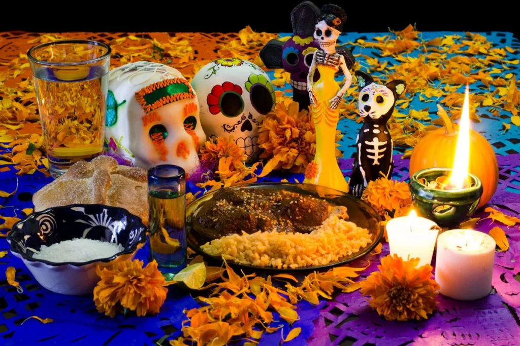 Entre flores, veladoras y fotografías familiares existe un ingrediente tan cotidiano que muchas veces pasa inadvertido. Sin embargo, su presencia guarda un profundo significado dentro de una de las tradiciones más queridas de México. ¿También la pones en la ofrenda?