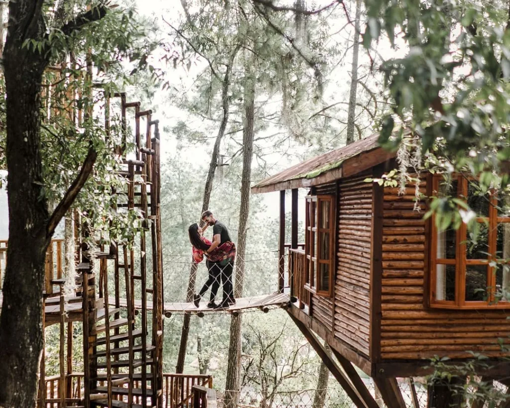 ¿Hace cuánto no despiertas con el canto de los pájaros en lugar del despertador? Entre bosques, montañas y rincones acogedores, estas escapadas prometen cambiar el ruido de la ciudad por unos días de tranquilidad.