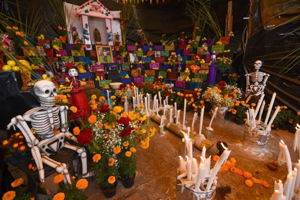 Descubre 4 Pueblos Mágicos para celebrar el Día de Muertos: Tlaxco, Chignahuapan, Real del Monte y Malinalco. ¡Planea tu próxima escapada!