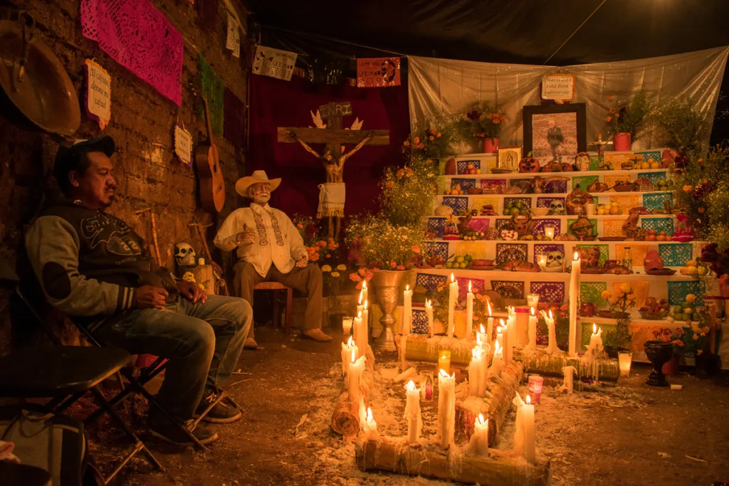 Descubre 4 Pueblos Mágicos para celebrar el Día de Muertos: Tlaxco, Chignahuapan, Real del Monte y Malinalco. ¡Planea tu próxima escapada!