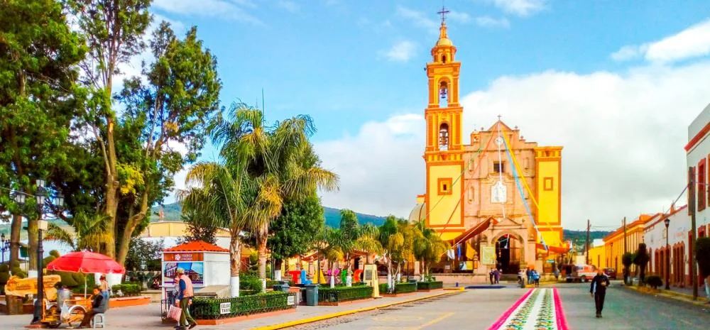Descubre 4 Pueblos Mágicos para celebrar el Día de Muertos: Tlaxco, Chignahuapan, Real del Monte y Malinalco. ¡Planea tu próxima escapada!